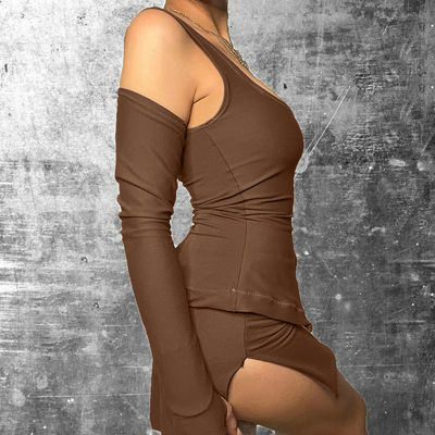 ผู้หญิง ท่องเที่ยว ความสะดวกสบาย ชุดกีฬาเซ็กซี่ U Neck Slim Split Short Skirt And Top Set