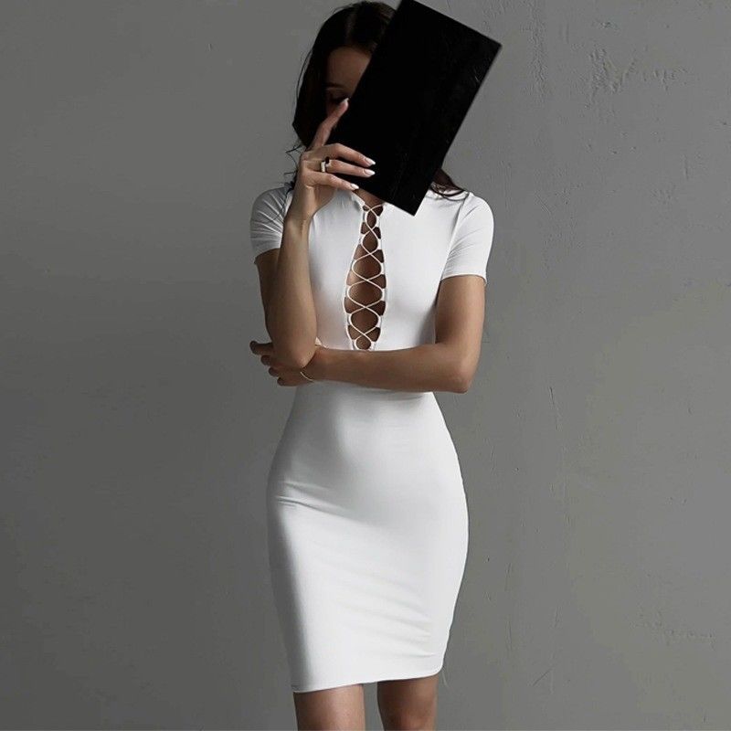 แพ็คเกจแฟชั่น เดรสฮิปหน้าอก hollow Slim Fit สีขาว Skin tight เดรสเซ็กซี่แขนสั้น